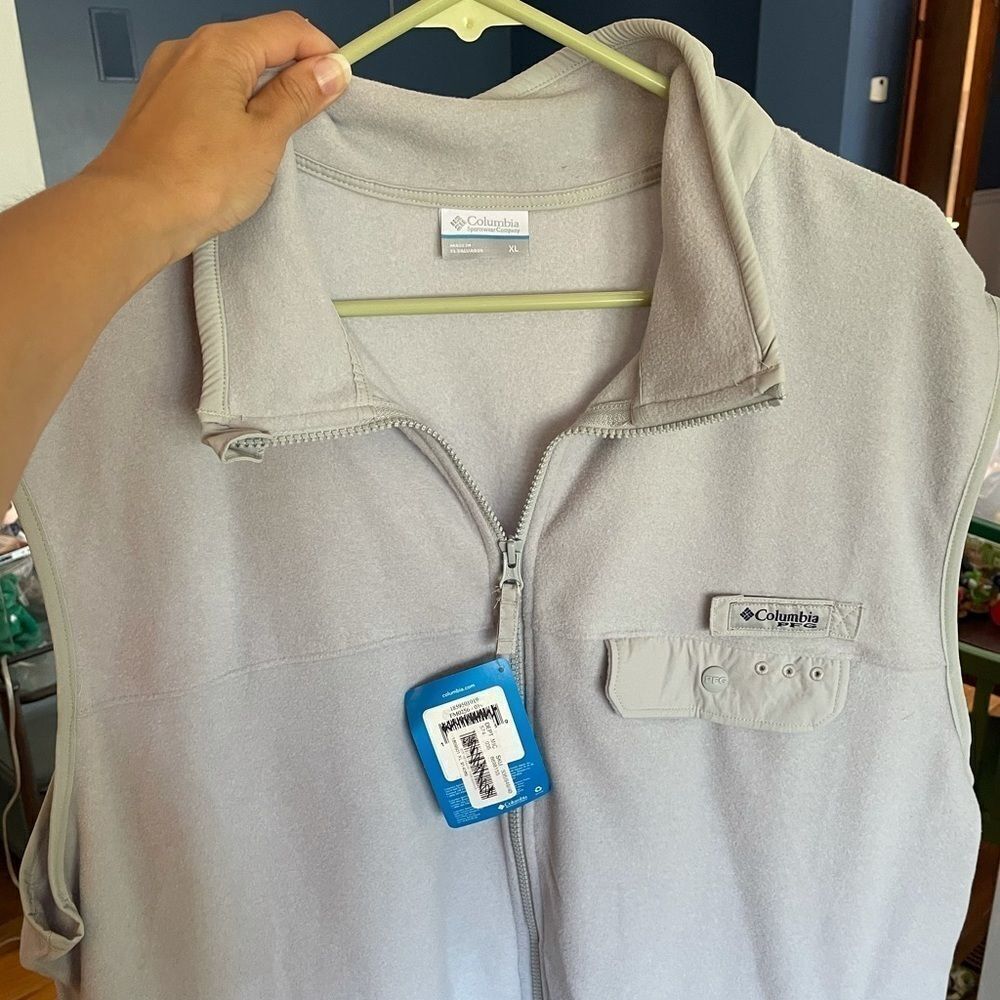New men’s Columbia PFG fleece vest. XL